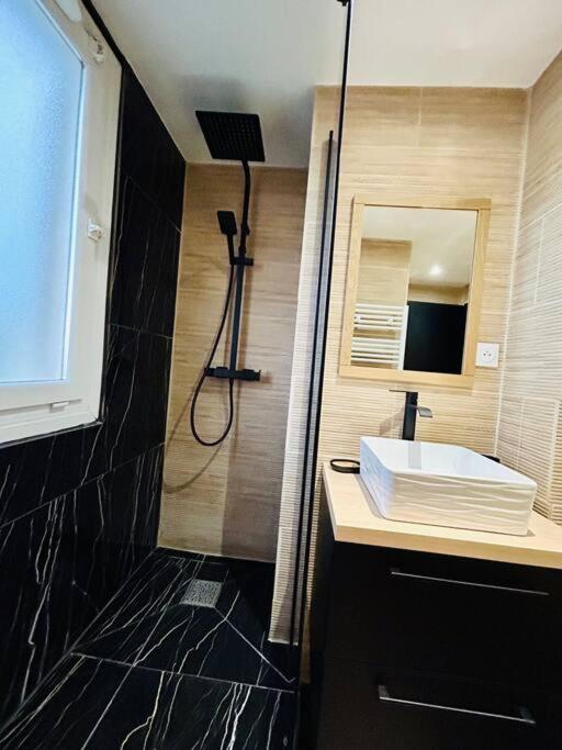 Apartament T4 Jolie Vue Avec Jaccuzzi Vitrolles  Zewnętrze zdjęcie