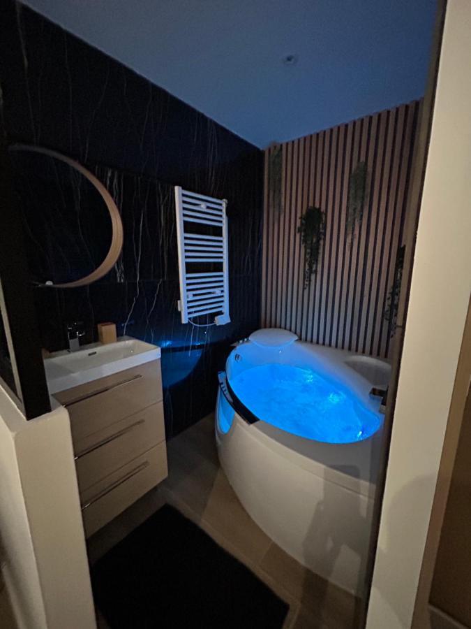 Apartament T4 Jolie Vue Avec Jaccuzzi Vitrolles  Zewnętrze zdjęcie