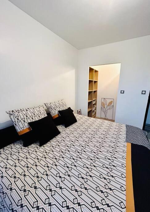 Apartament T4 Jolie Vue Avec Jaccuzzi Vitrolles  Zewnętrze zdjęcie